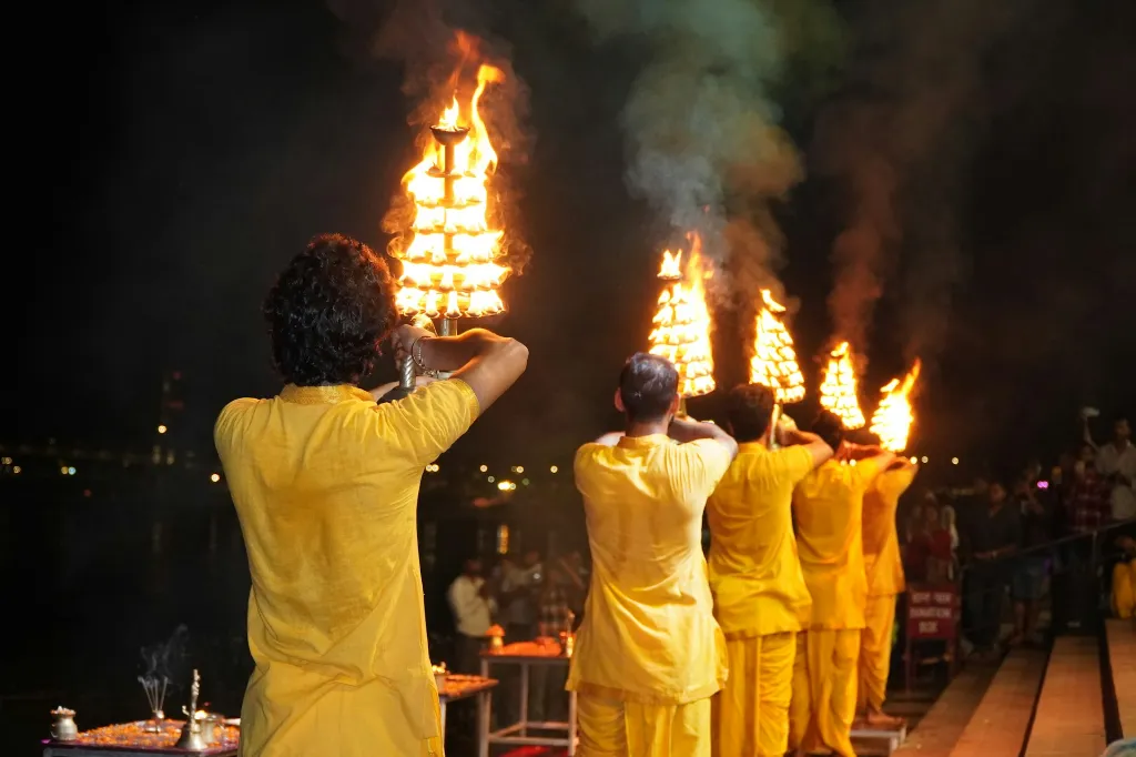 unsplash_4LCjNXsrHj0_aarti.jpg.jpg.jpg.jpg.webp