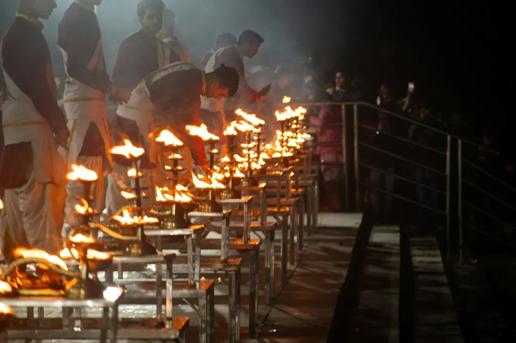 unsplash_Y5CPe6y58Us_ganga aarti.webp