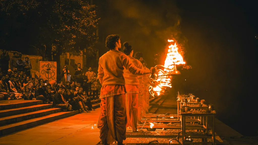 unsplash_05DurkzaUsg_aarti.jpg.jpg.webp